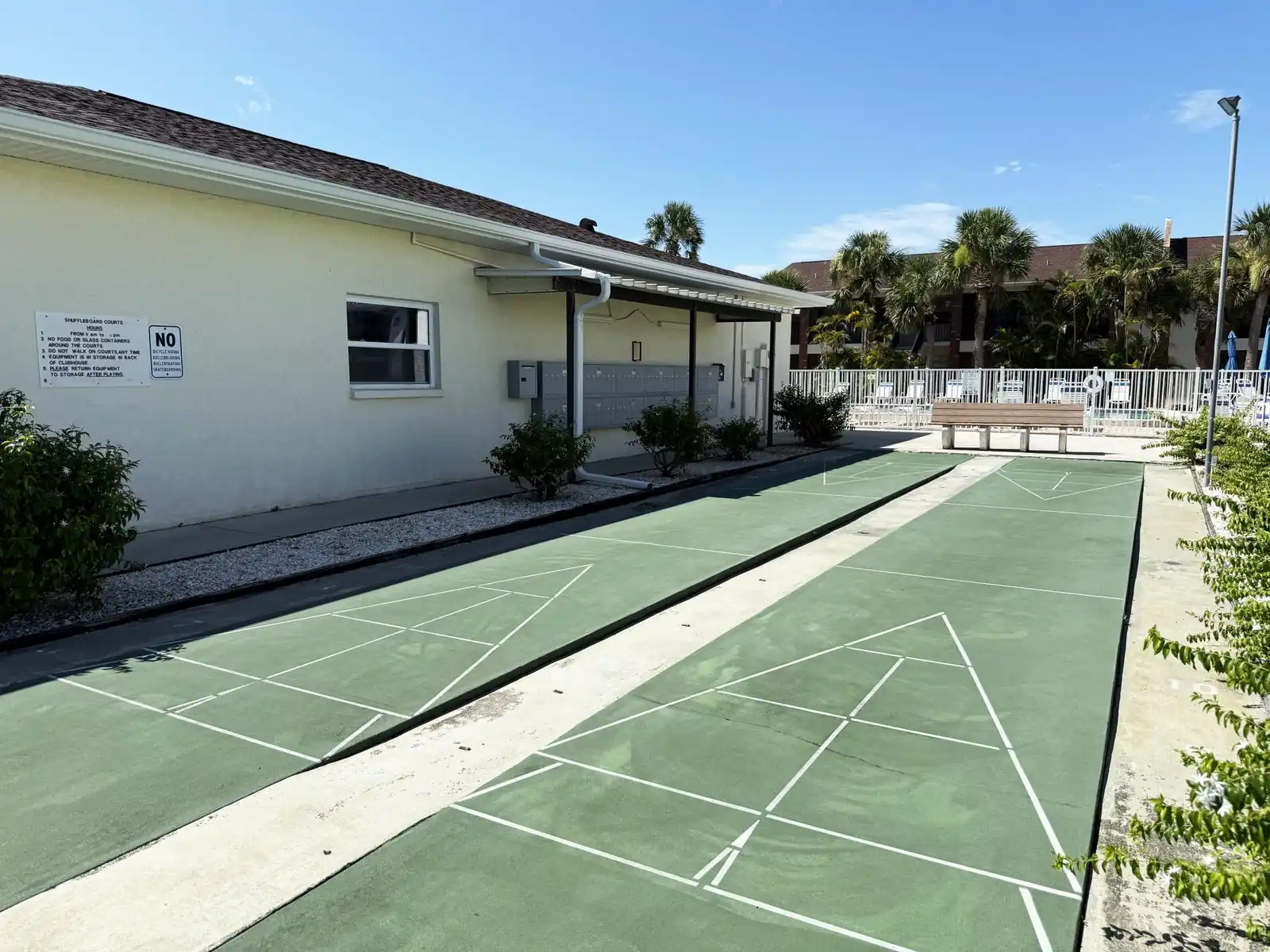 Palm Manor – Coastal Living with Pool & Clubhouse