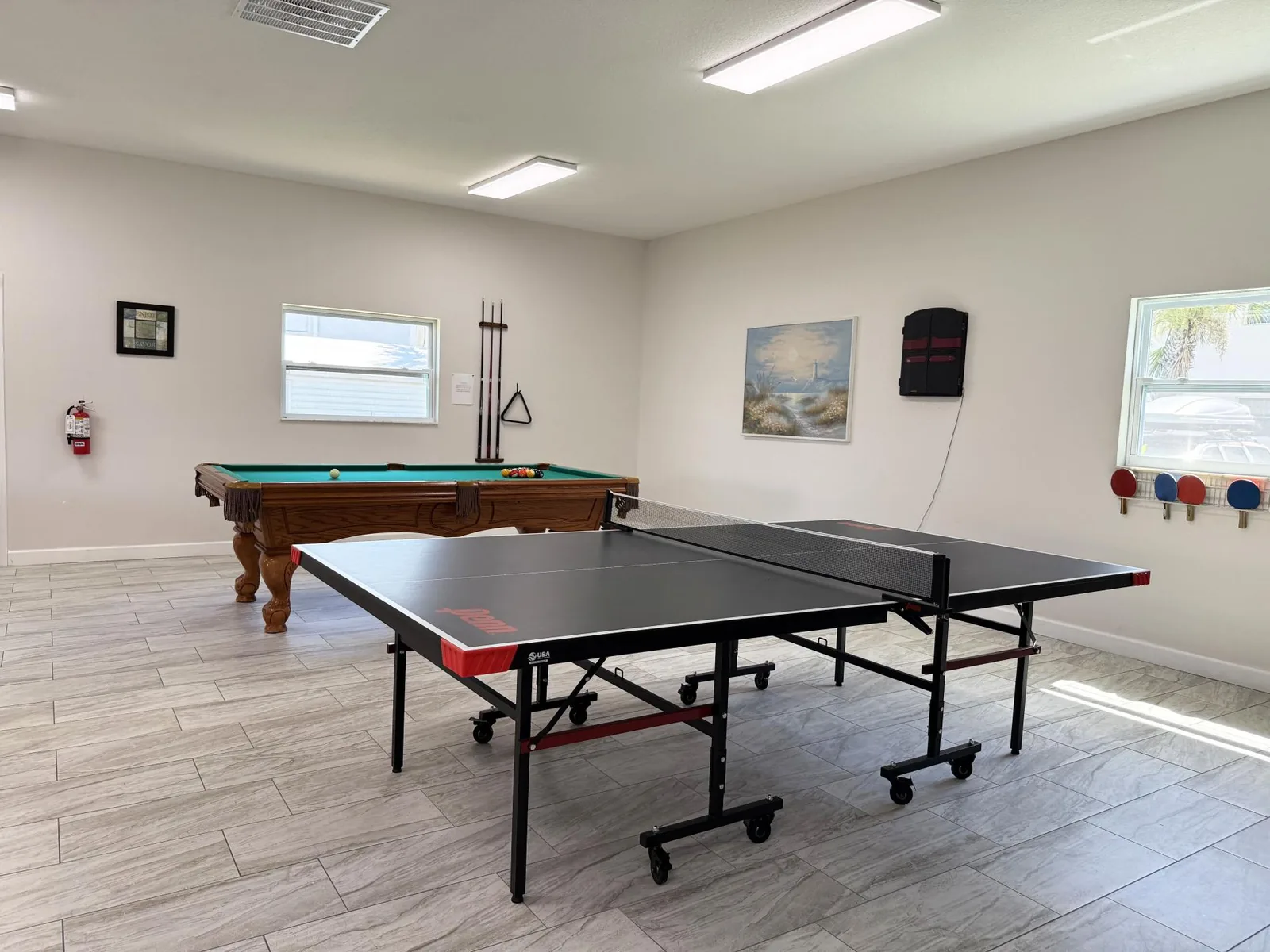 Palm Manor – Coastal Living with Pool & Clubhouse