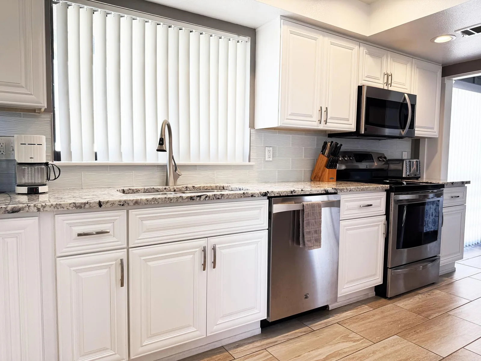 Sunburst Gulf-Side 2BR – Pool, Dock & Beach