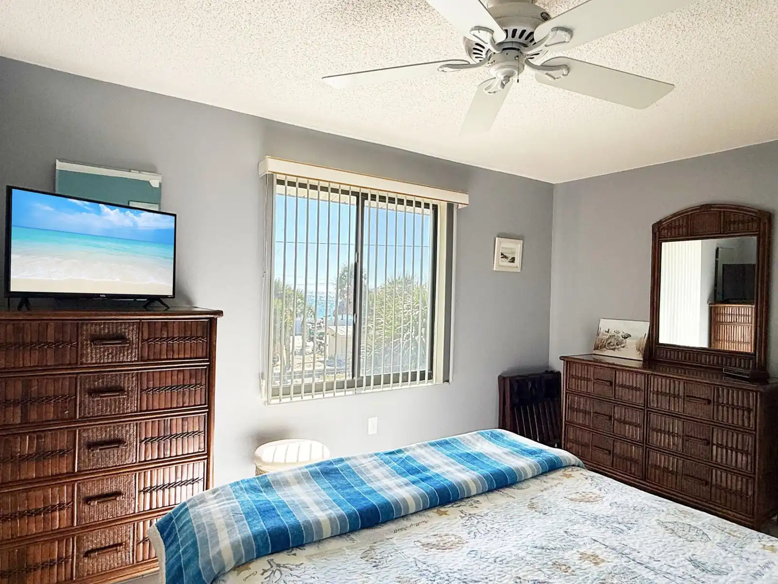 Sunburst Gulf-Side 2BR – Pool, Dock & Beach