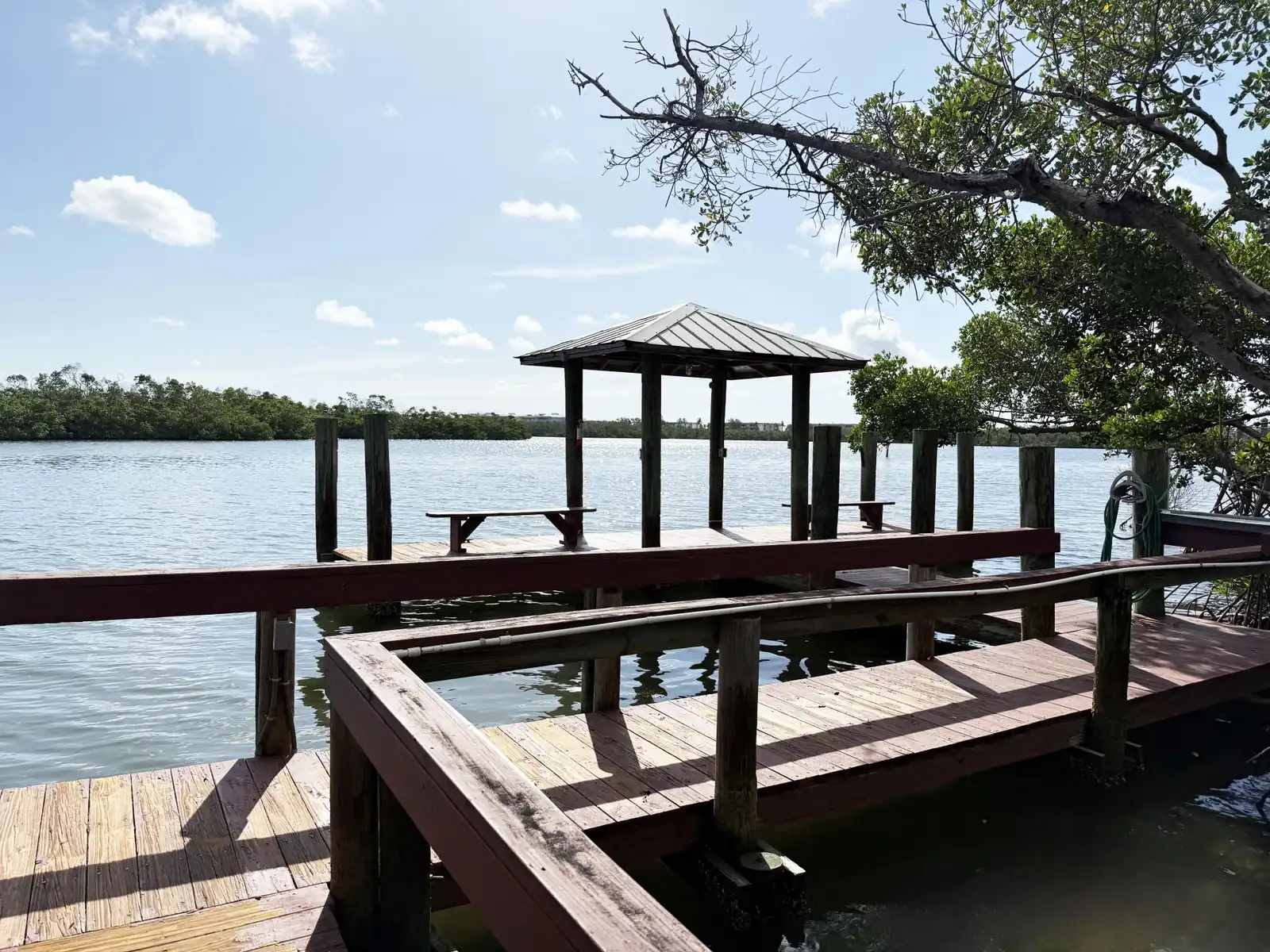Sunburst Gulf-Side 2BR – Pool, Dock & Beach