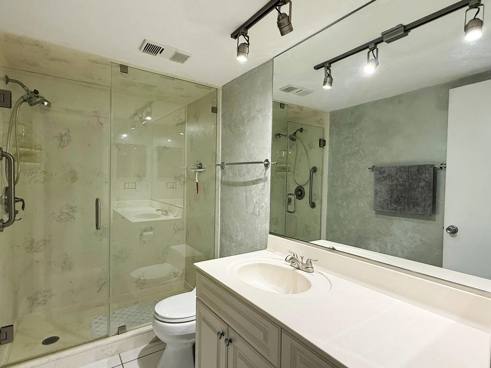 Tamarind 2BR – Pool, Boat Slips & Beach