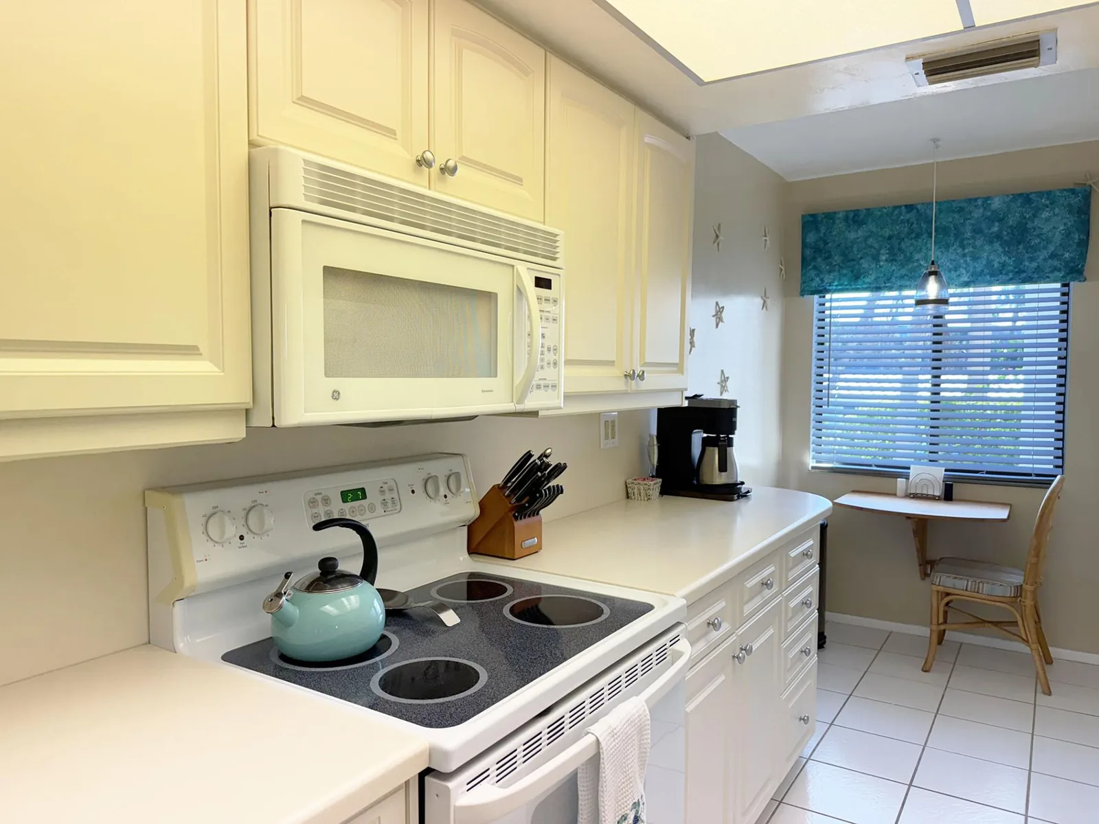Tamarind 2BR – Pool, Boat Slips & Beach