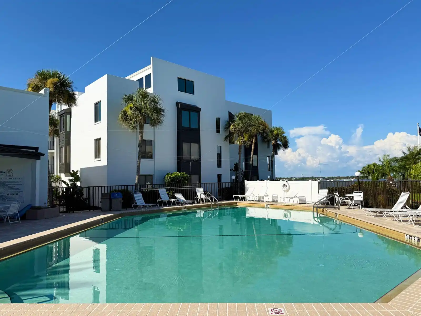 Tamarind 2BR – Pool, Boat Slips & Beach