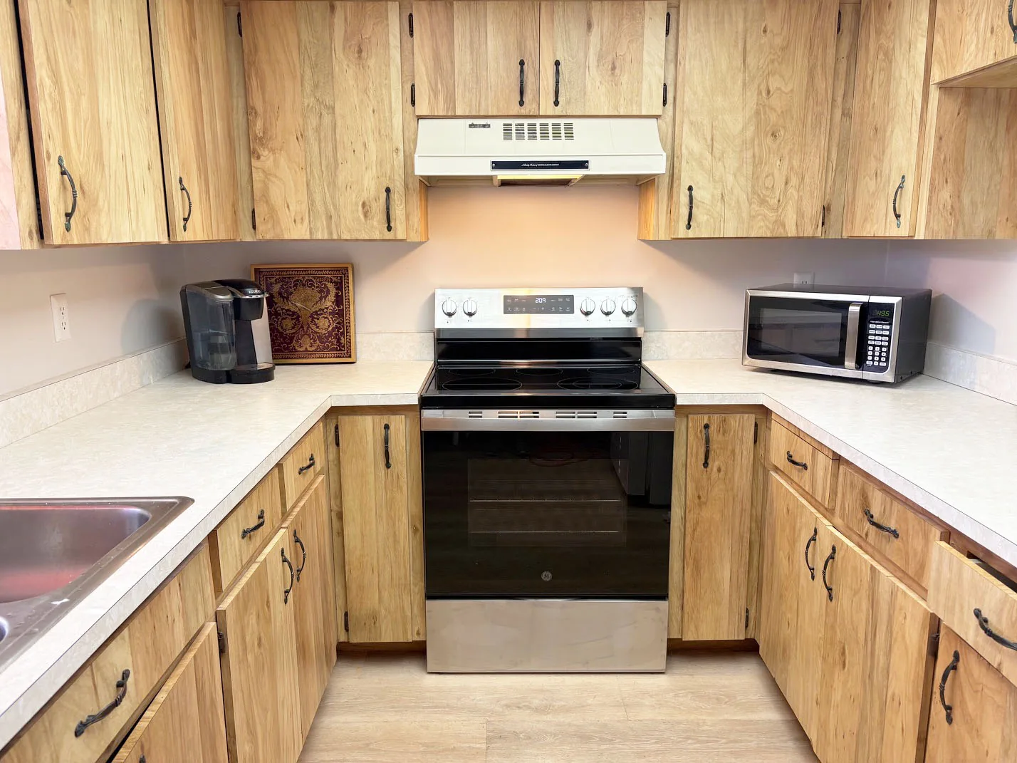 2BR Palm Manor – Pool, Tennis & Clubhouse