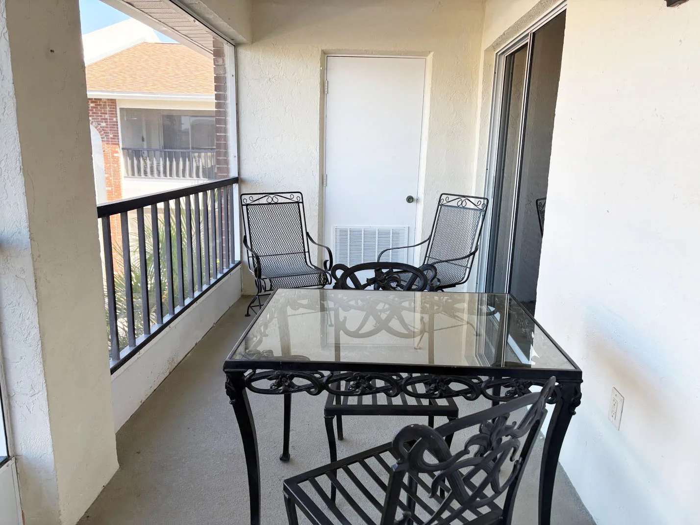 2BR Palm Manor – Pool, Tennis & Clubhouse
