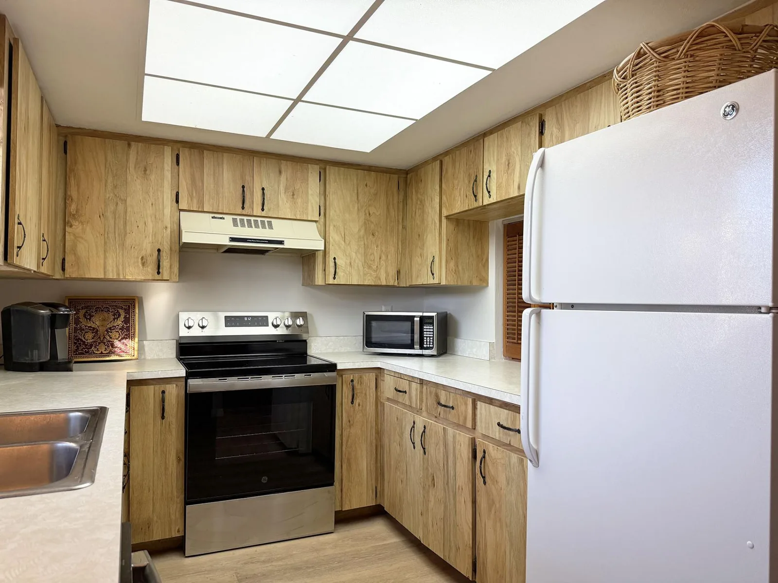2BR Palm Manor – Pool, Tennis & Clubhouse