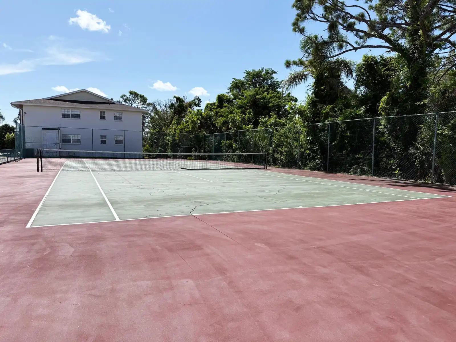 2BR Palm Manor – Pool, Tennis & Clubhouse
