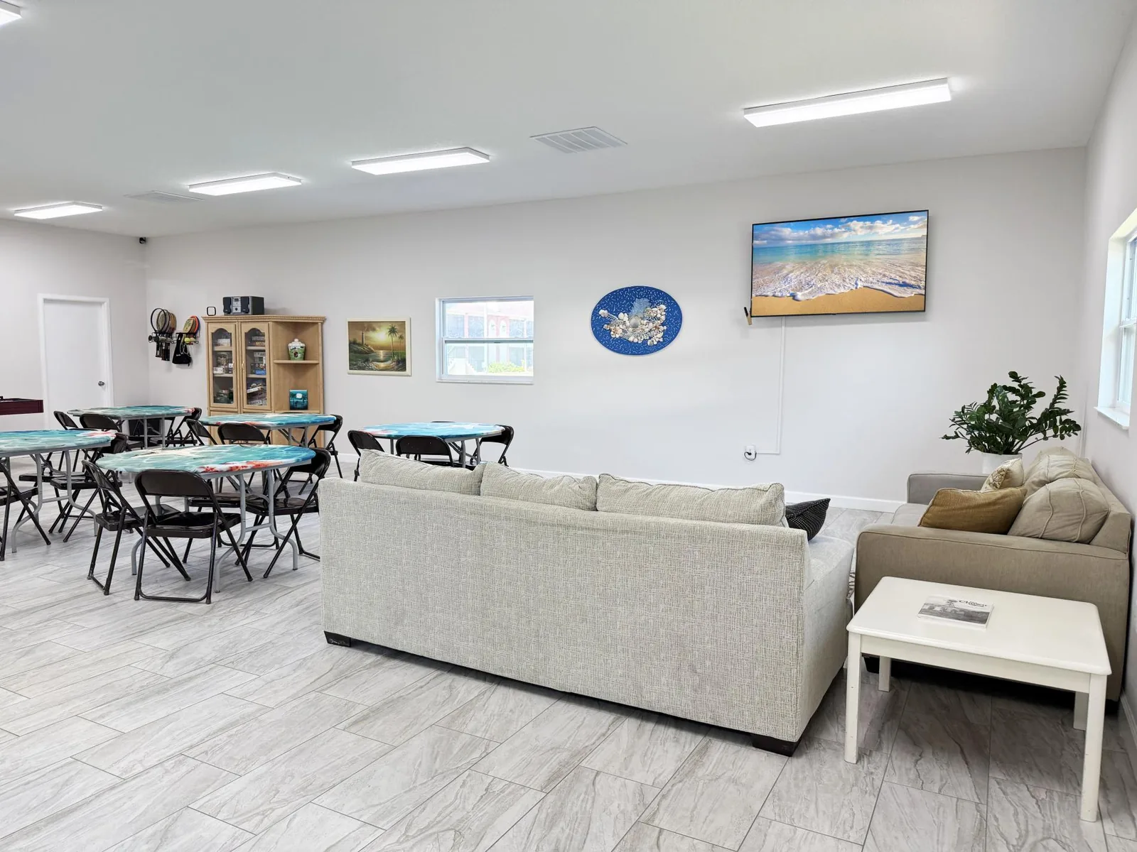 2BR Palm Manor – Pool, Tennis & Clubhouse