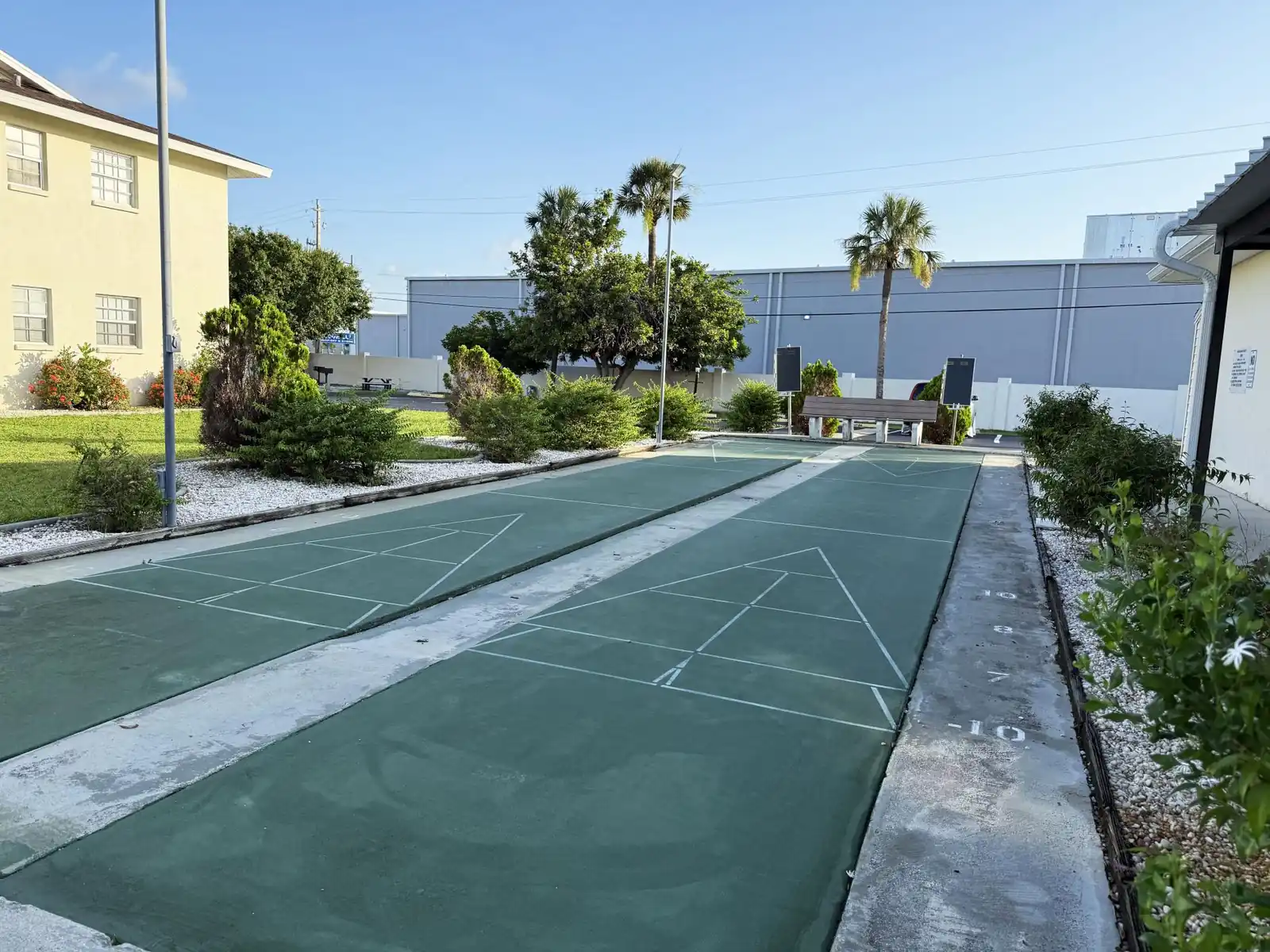 2BR Palm Manor – Pool, Tennis & Clubhouse