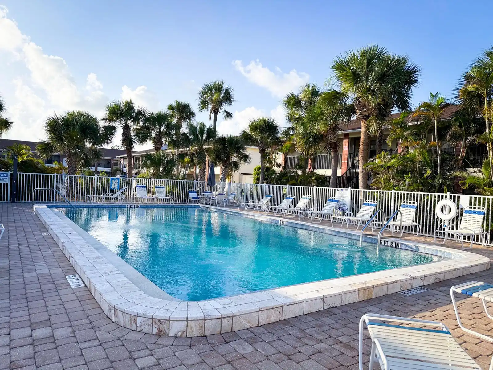 2BR Palm Manor – Pool, Tennis & Clubhouse