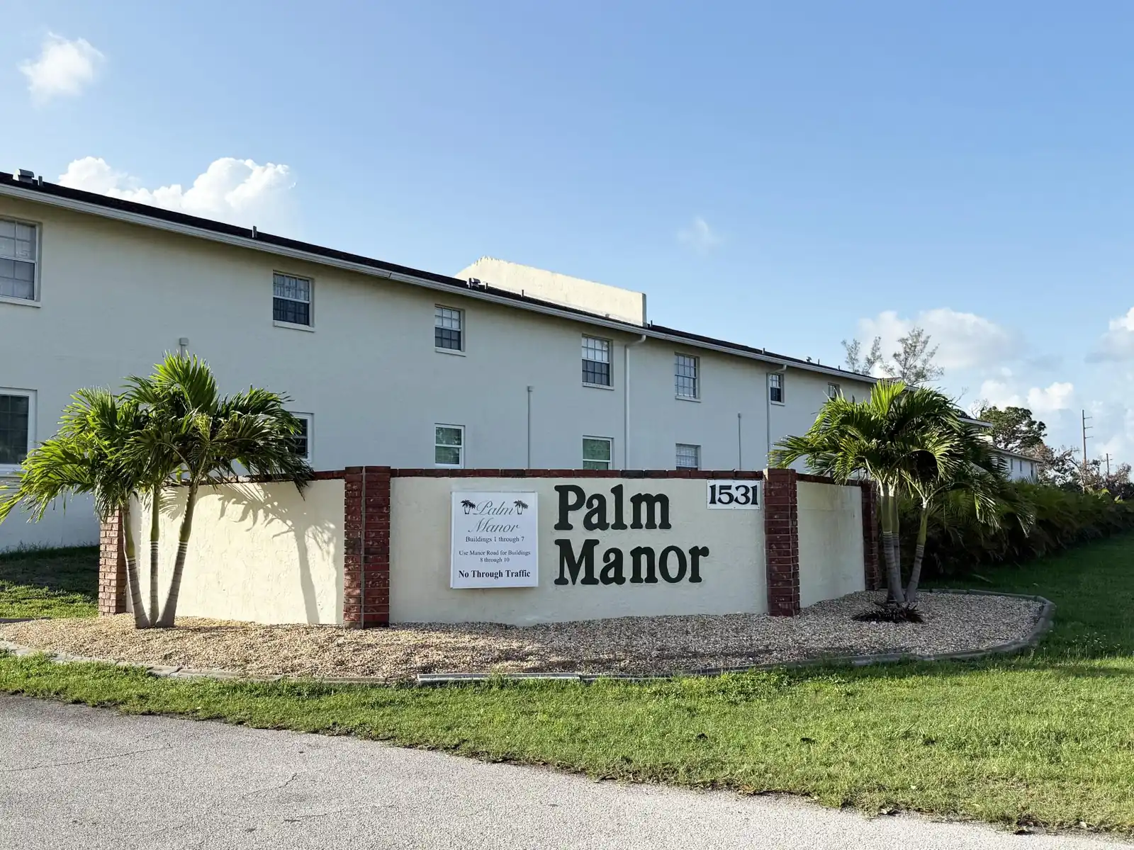 2BR Palm Manor – Pool, Tennis & Clubhouse