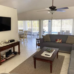 Peaceful Pool Escape – Close to Beach & Fun