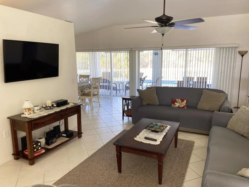 Peaceful Pool Escape – Close to Beach & Fun