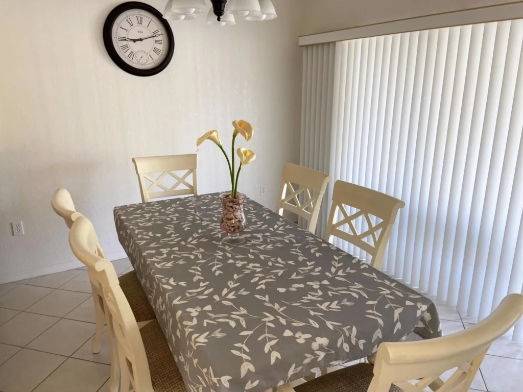 Peaceful Pool Escape – Close to Beach & Fun