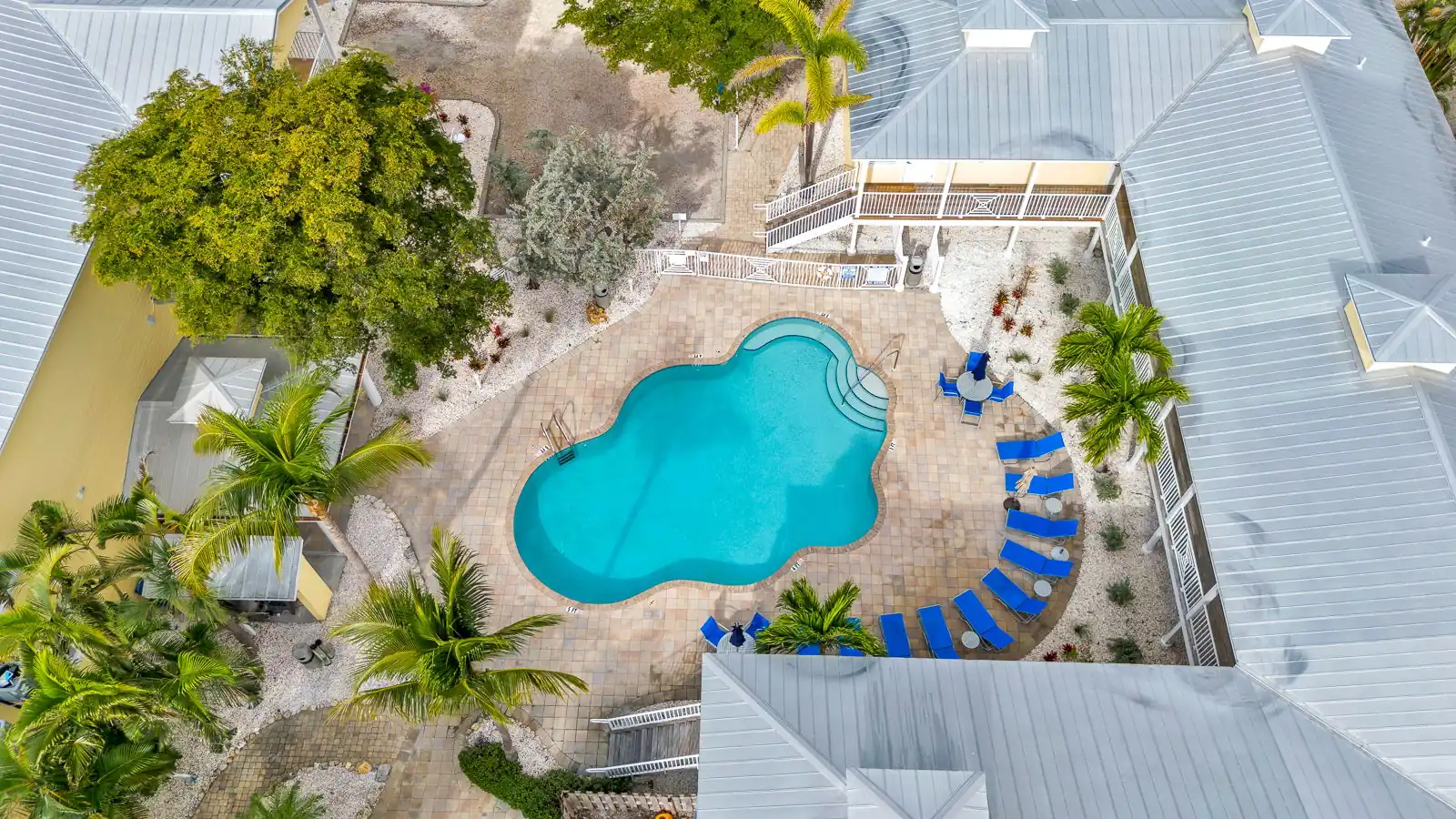 2BR Beach Club – Beach, Heated Pool & Hot Tub