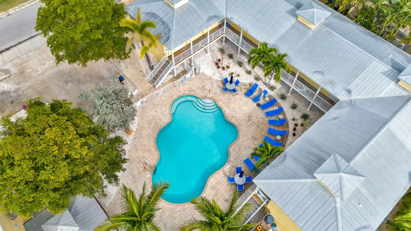 2BR Beach Club – Beach, Heated Pool & Hot Tub