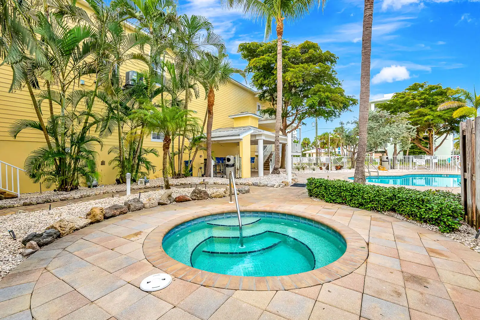 2BR Beach Club – Beach, Heated Pool & Hot Tub