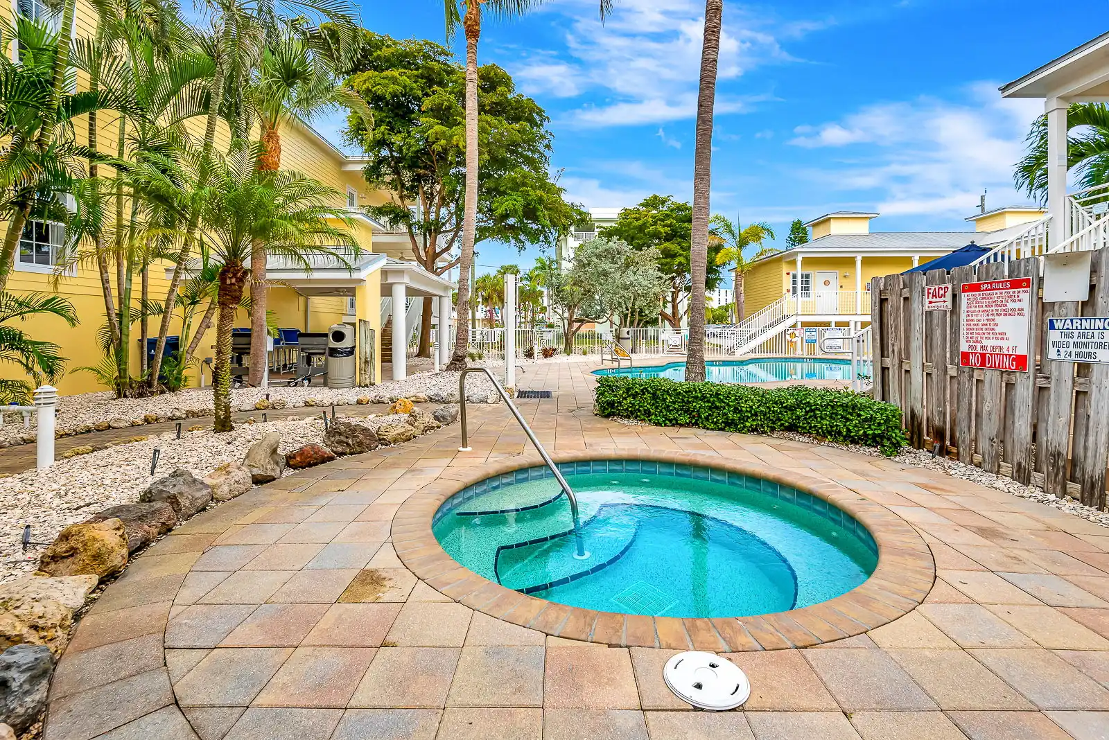 2BR Beach Club – Beach, Heated Pool & Hot Tub