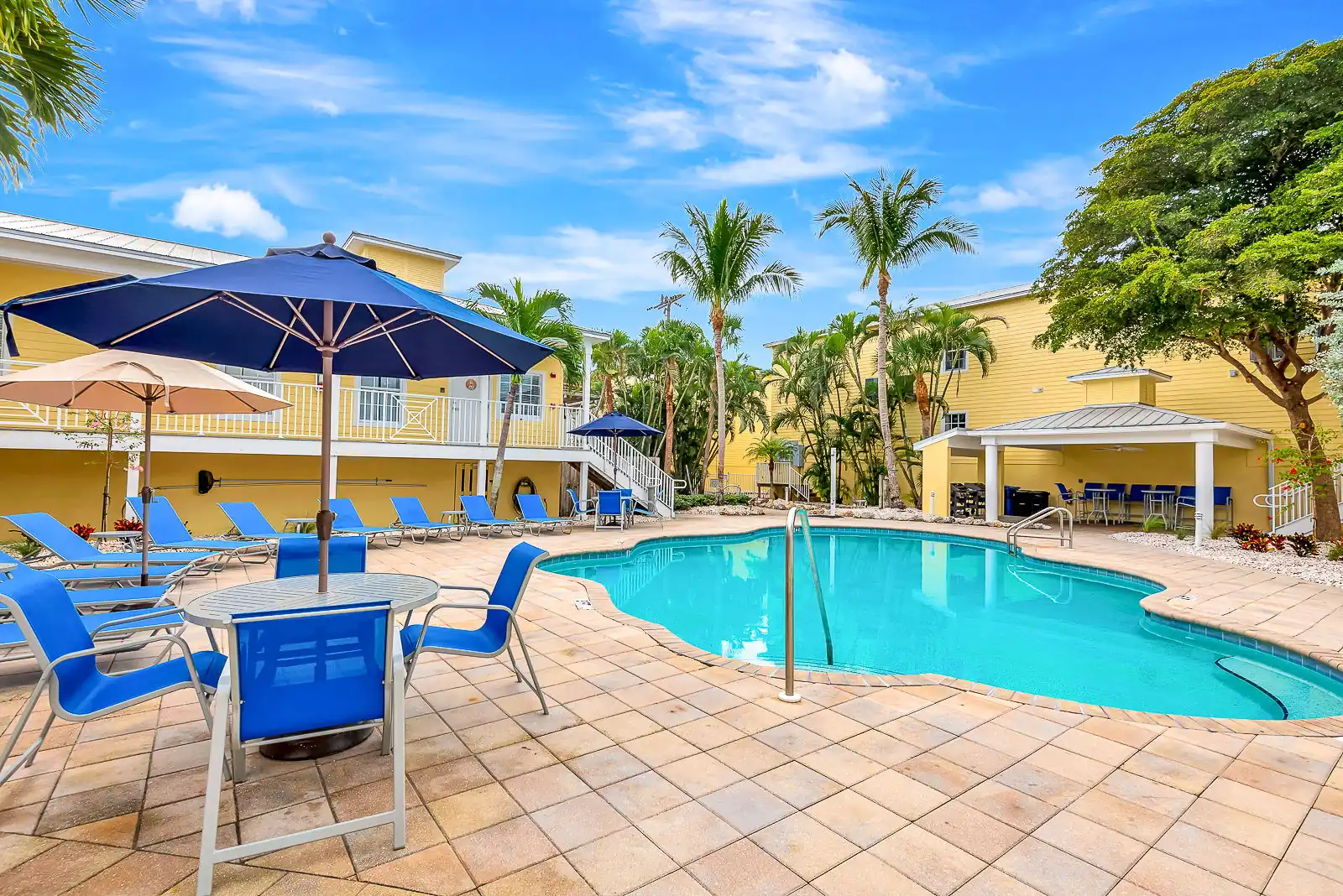 2BR Beach Club – Beach, Heated Pool & Hot Tub