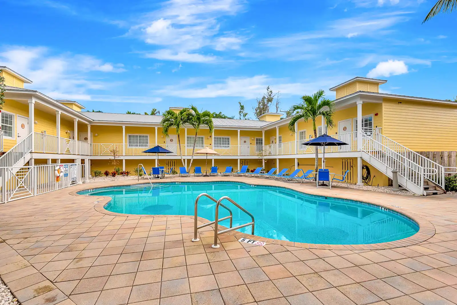 2BR Beach Club – Beach, Heated Pool & Hot Tub