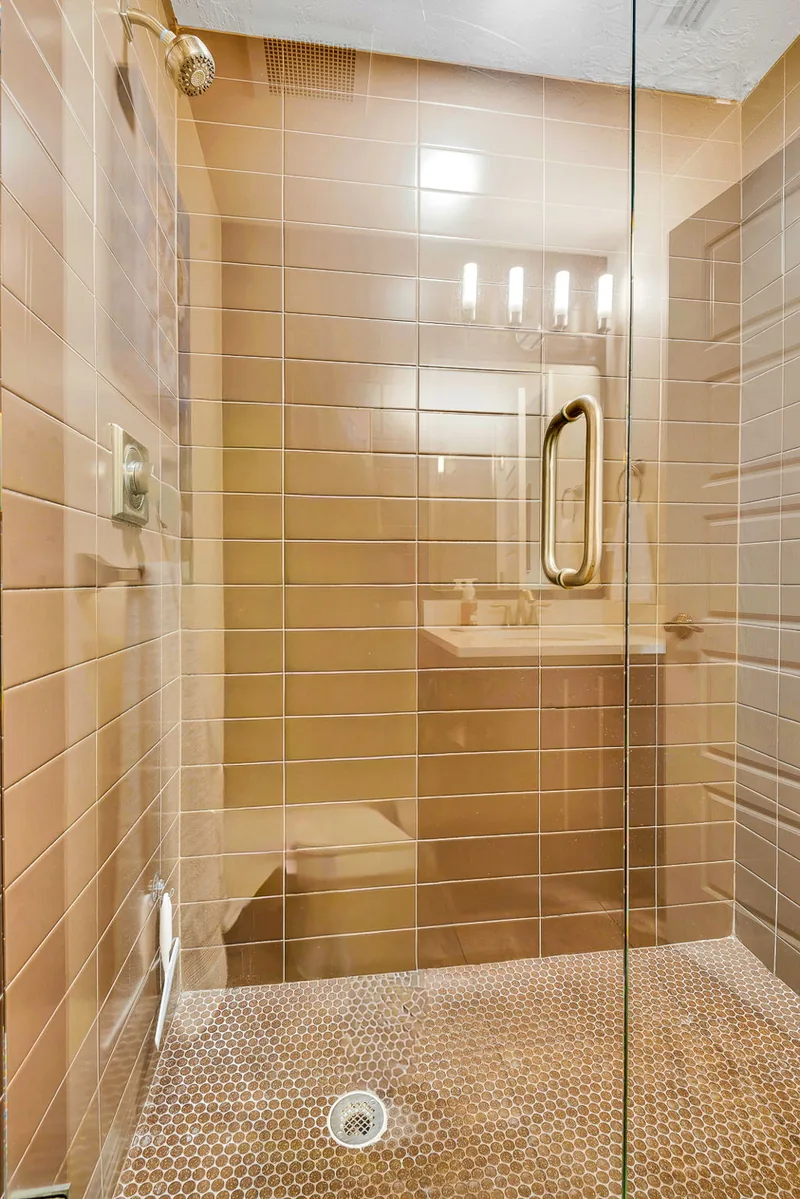 2BR Beach Club – Beach, Heated Pool & Hot Tub