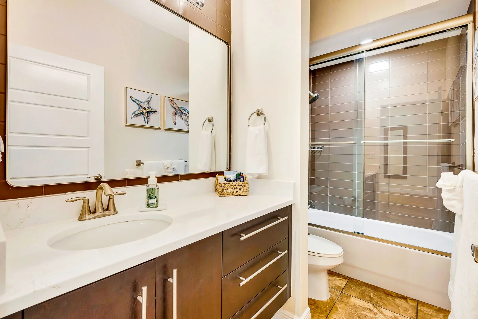 2BR Beach Club – Beach, Heated Pool & Hot Tub