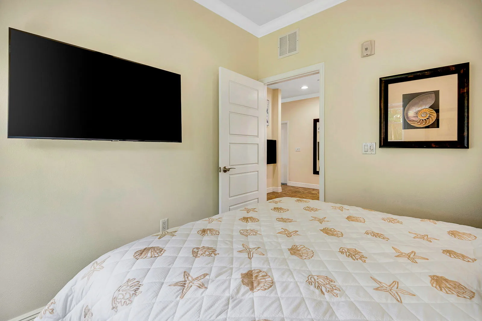 2BR Beach Club – Beach, Heated Pool & Hot Tub