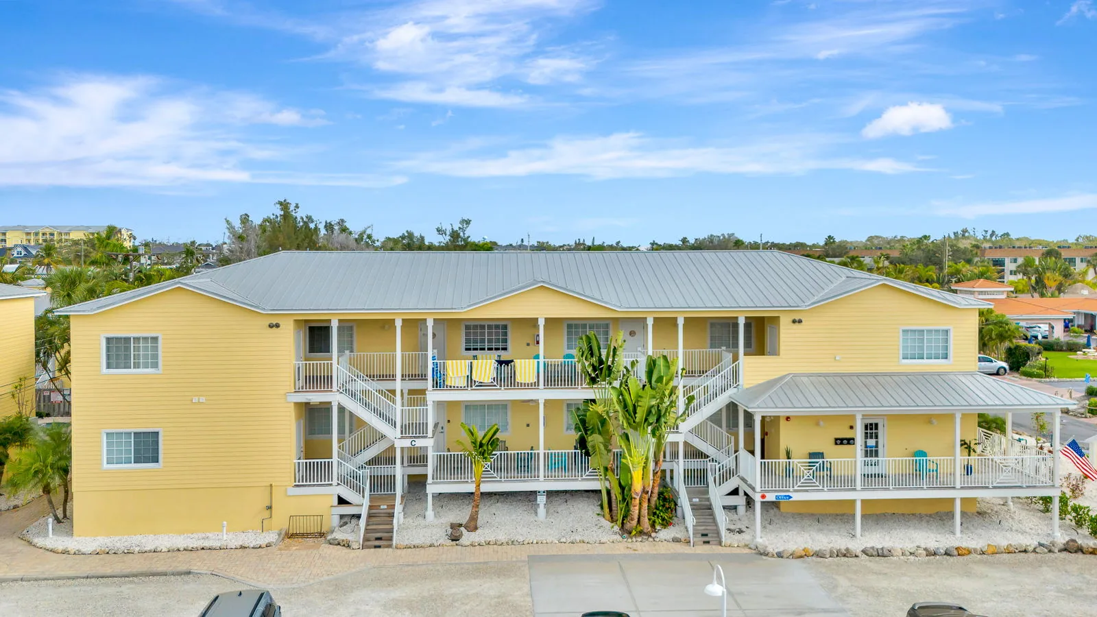 2BR Beach Club – Heated Pool, Hot Tub & Beach