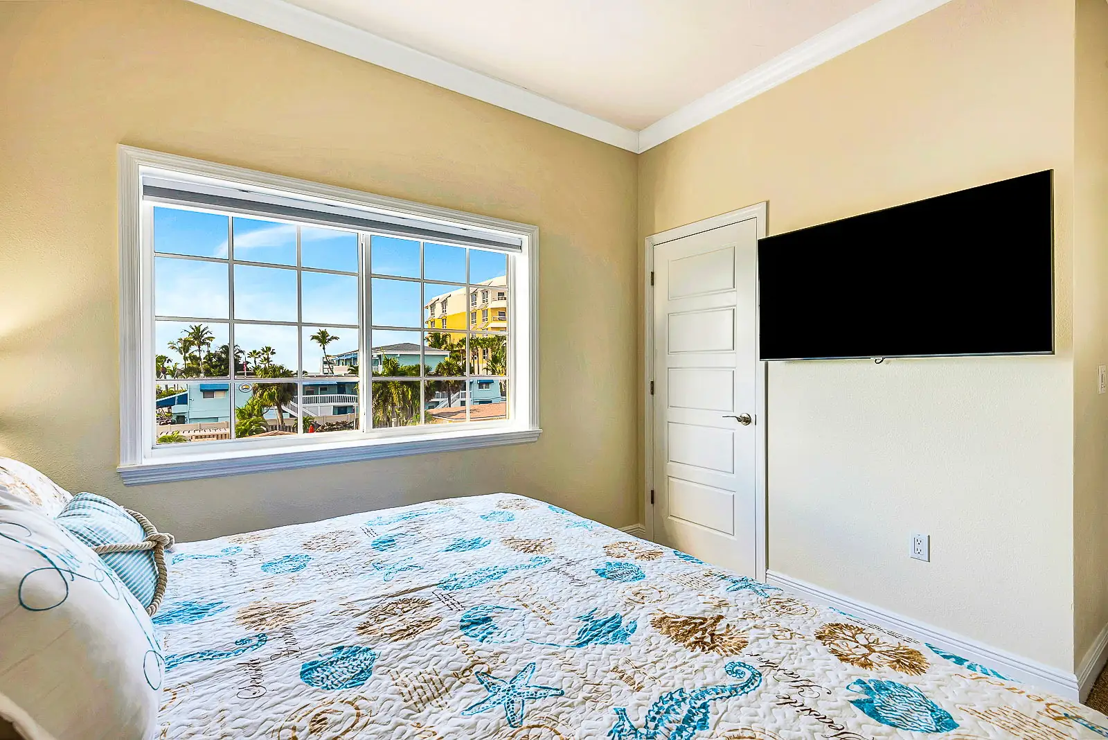 2BR Beach Club – Heated Pool, Hot Tub & Beach