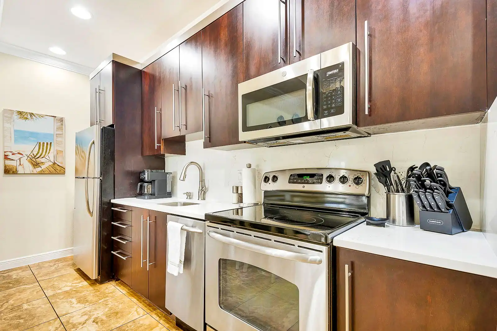 2BR Beach Club – Heated Pool, Hot Tub & Beach
