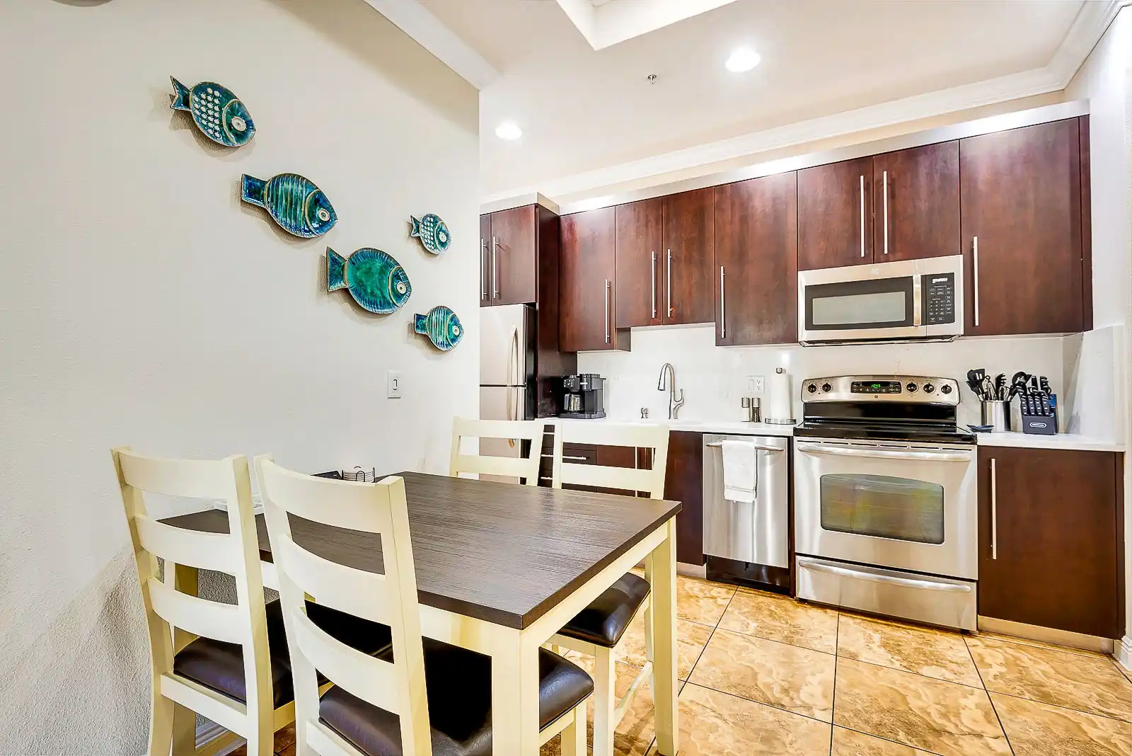 2BR Beach Club – Heated Pool, Hot Tub & Beach