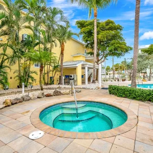 2BR Beach Club – Heated Pool, Hot Tub & Beach