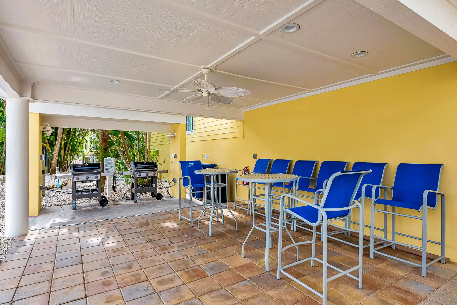 2BR Beach Club – Heated Pool, Hot Tub & Beach
