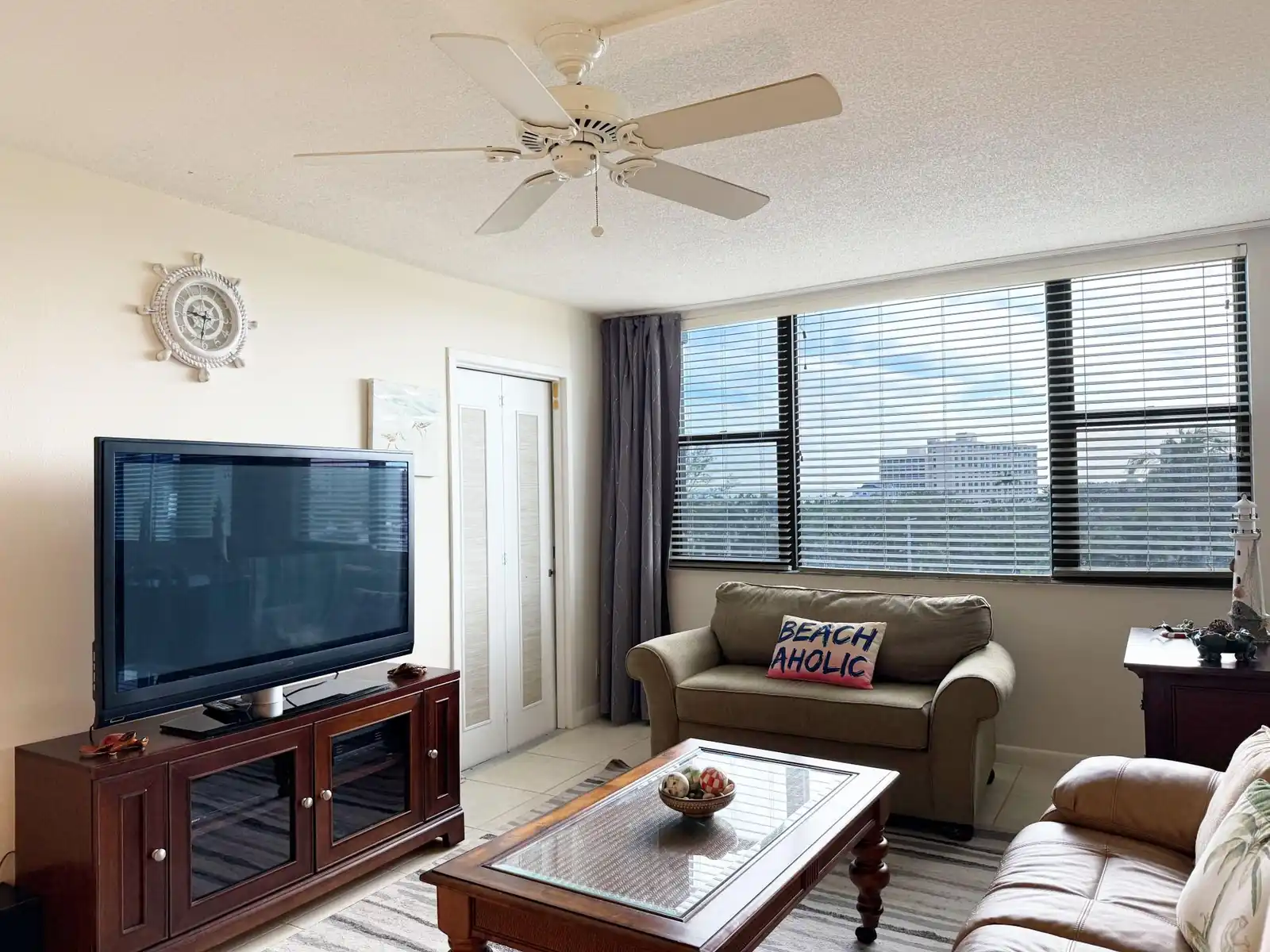 1BR Harbor Towers Condo – Pool, Marina, Gym