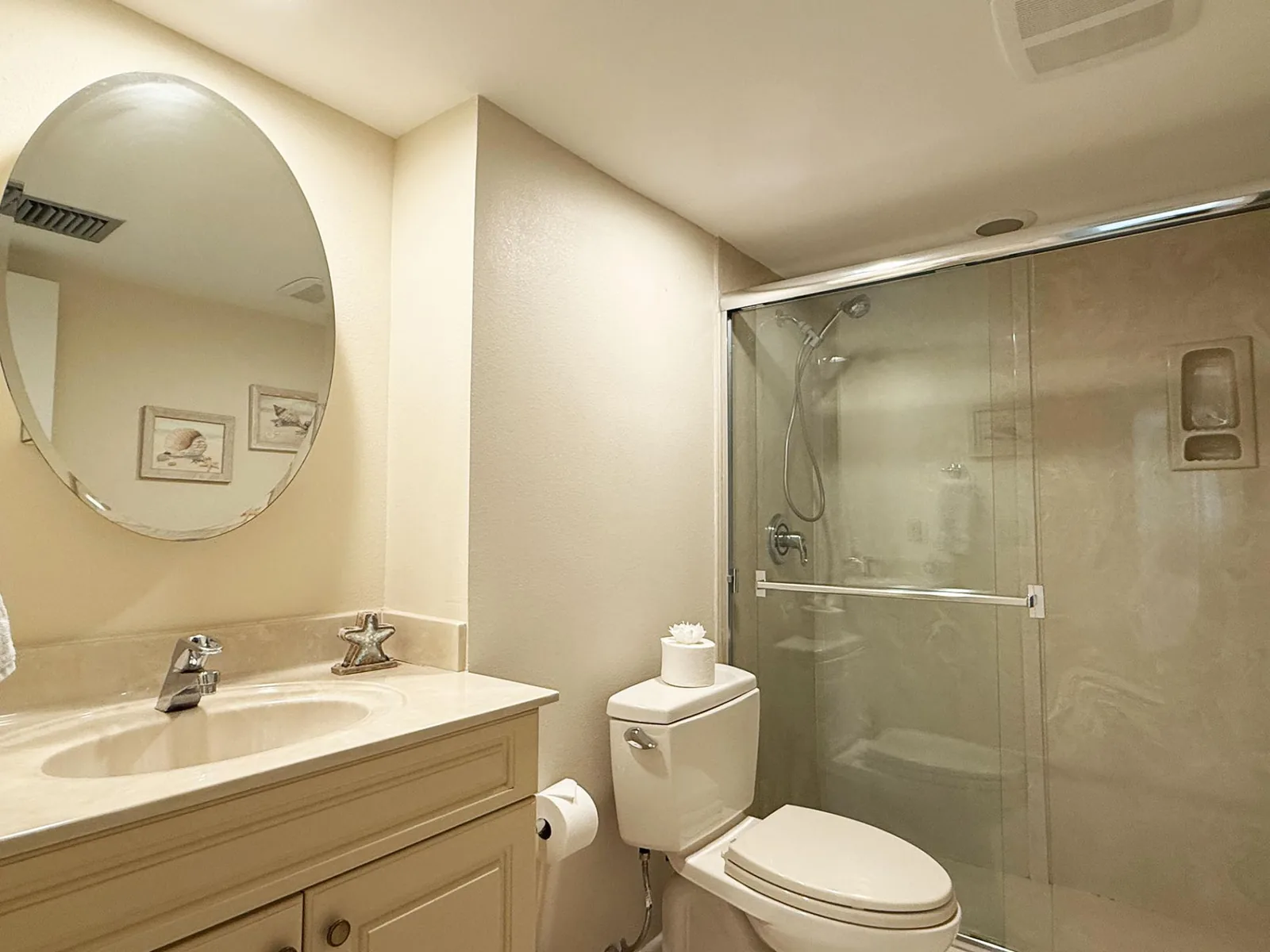 1BR Harbor Towers Condo – Pool, Marina, Gym