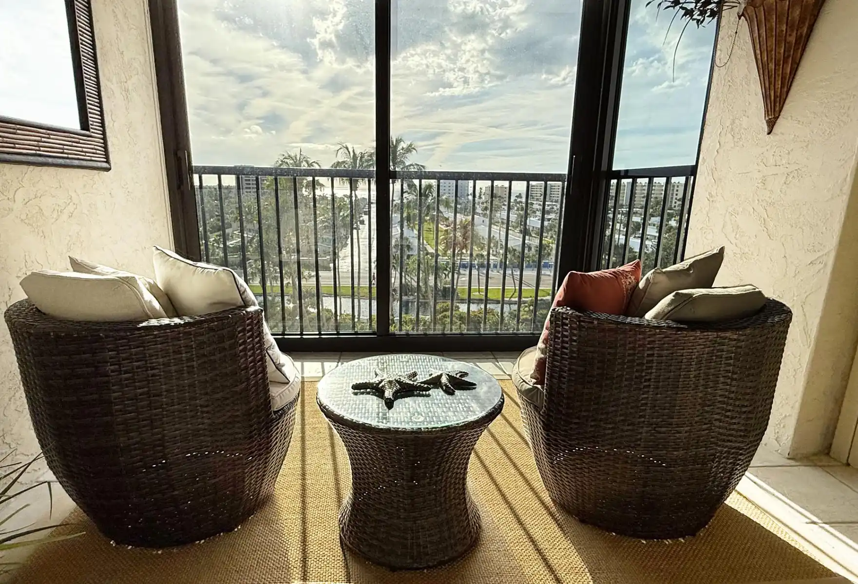 1BR Harbor Towers Condo – Pool, Marina, Gym