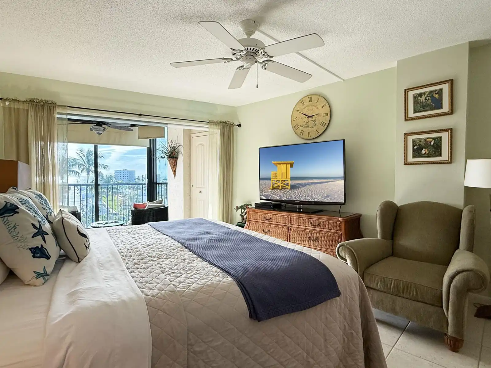 1BR Harbor Towers Condo – Pool, Marina, Gym