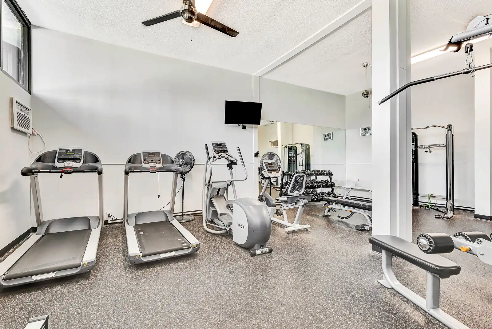 1BR Harbor Towers Condo – Pool, Marina, Gym