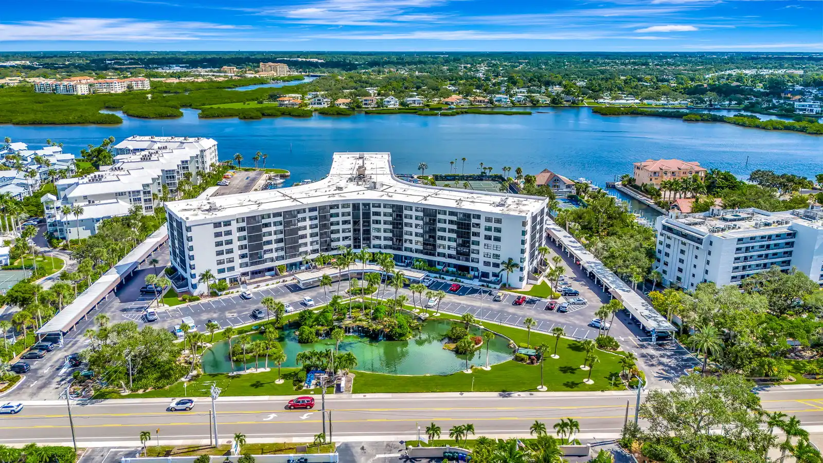 1BR Harbor Towers Condo – Pool, Marina, Gym