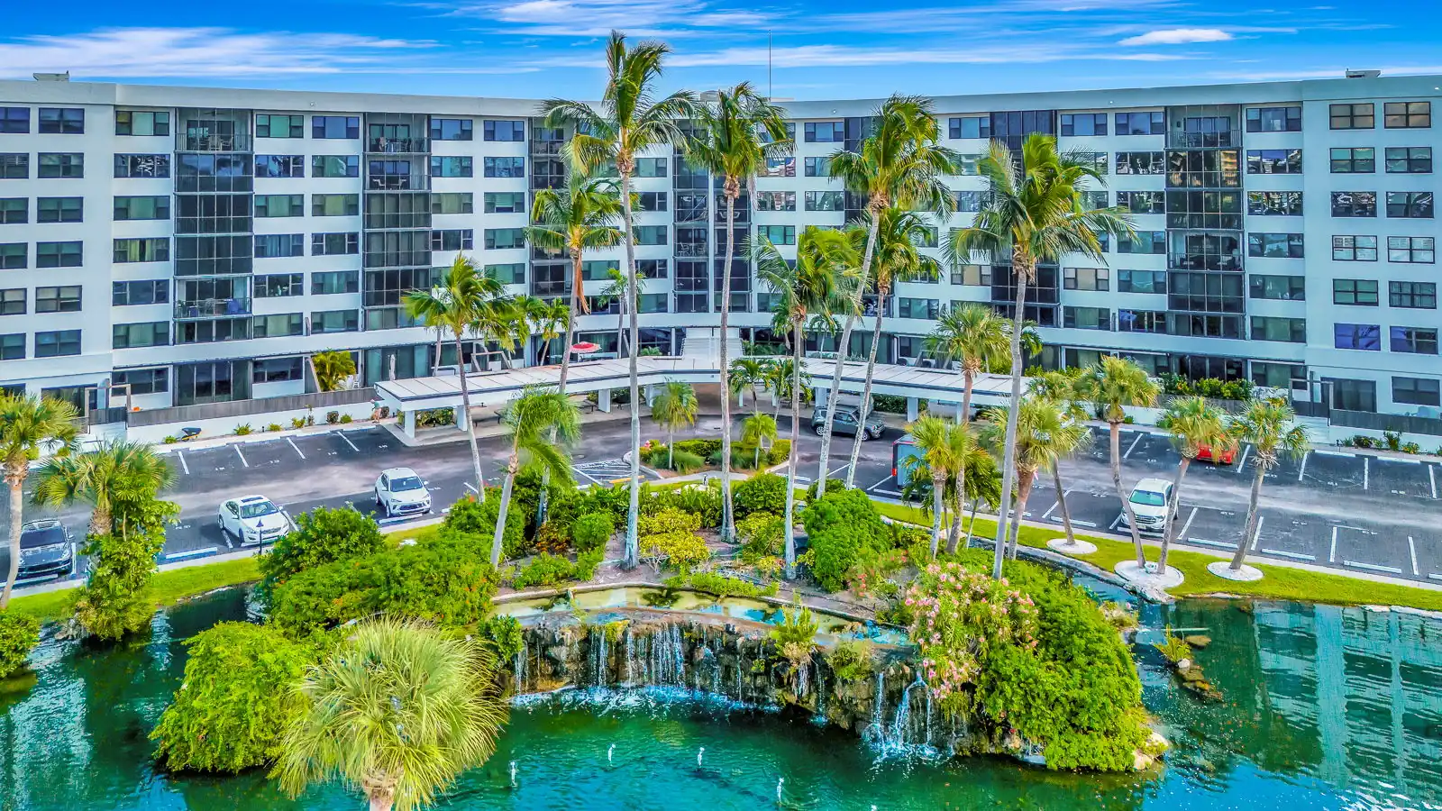 1BR Harbor Towers Condo – Pool, Marina, Gym