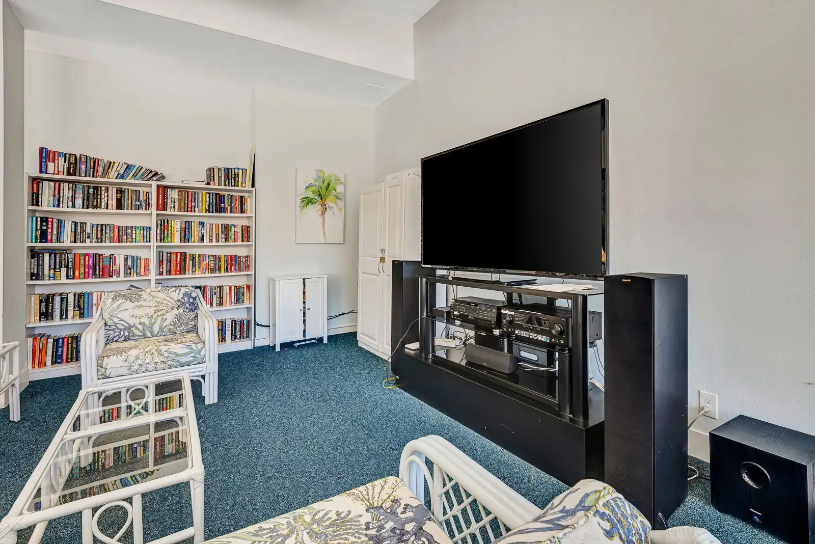 1BR Harbor Towers Condo – Pool, Marina, Gym
