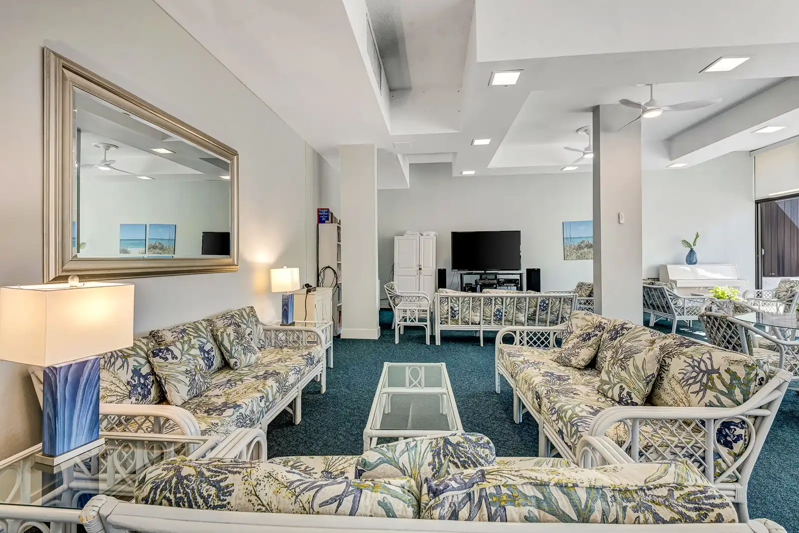 1BR Harbor Towers Condo – Pool, Marina, Gym