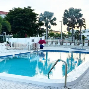 Siesta Harbor 2BR – 55+ Pool, Hot Tub & Beach