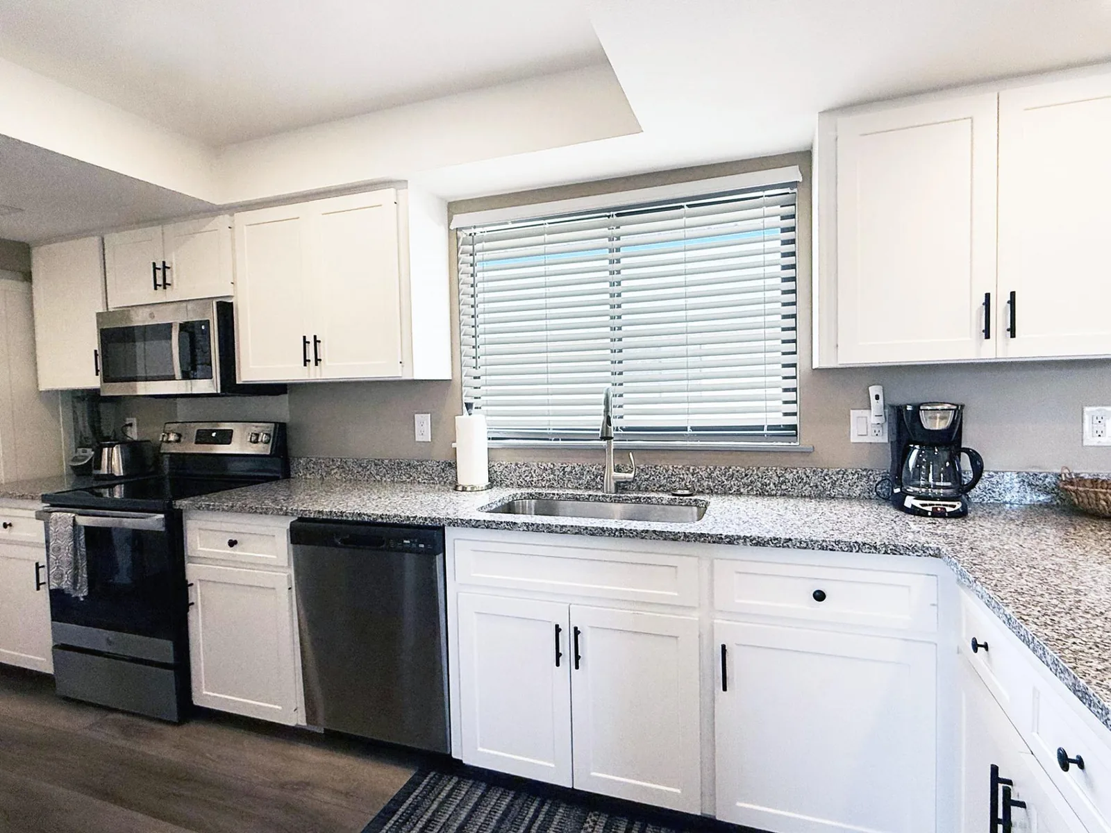 Sunburst Condo - Beach, Bay & Pool