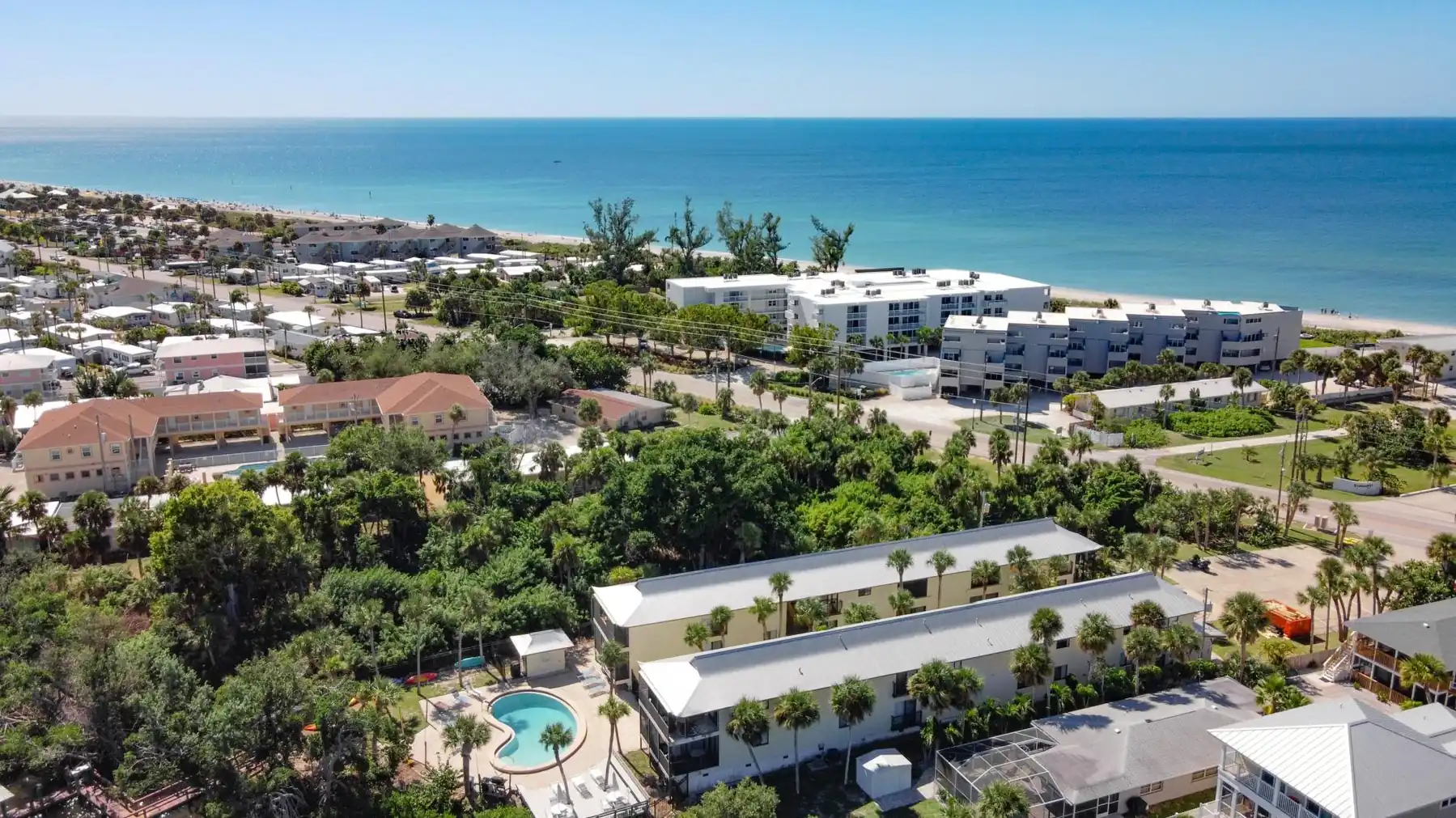 Chillax Island Condo – Beach, Bay & Pool