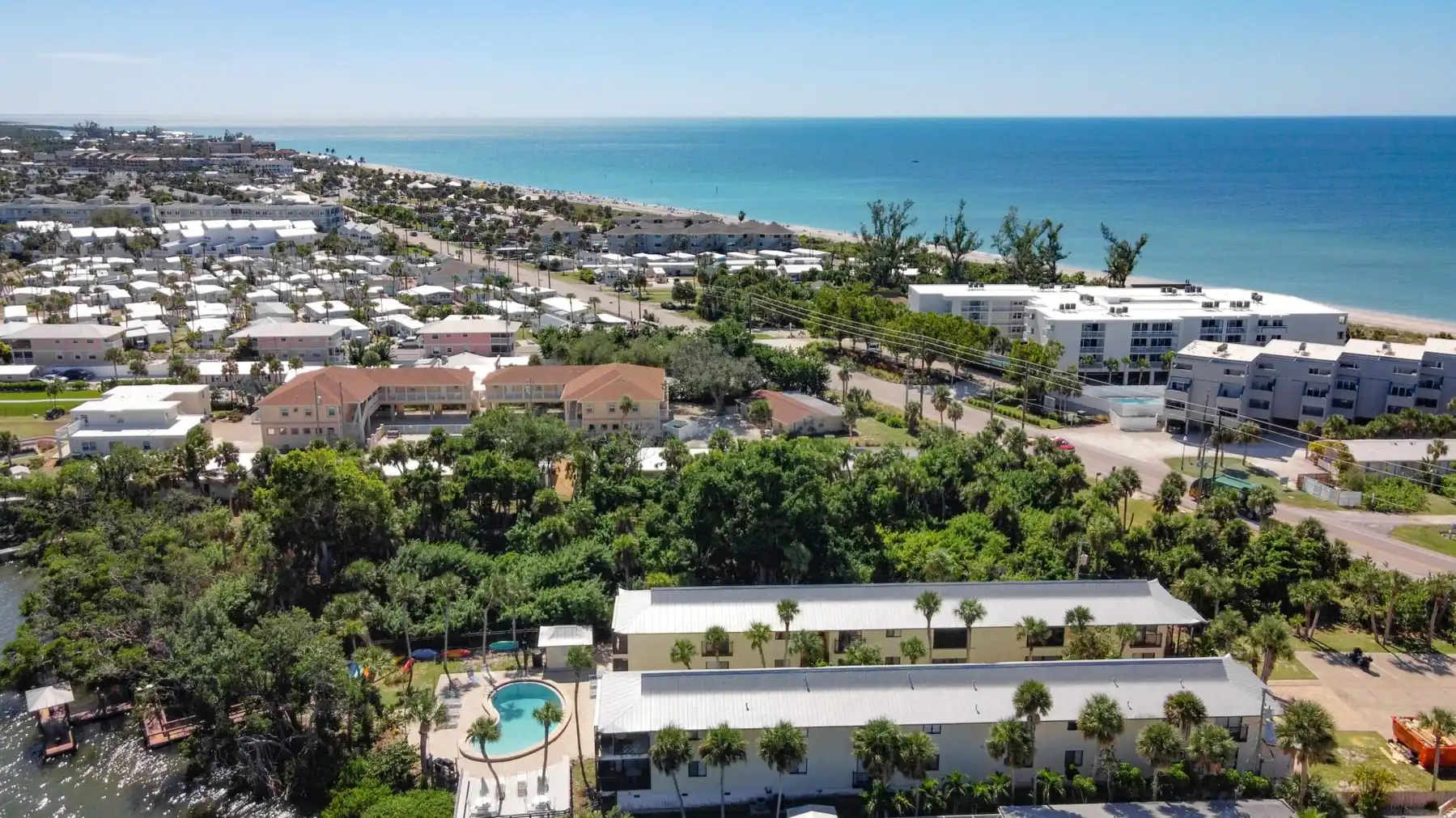 Chillax Island Condo – Beach, Bay & Pool
