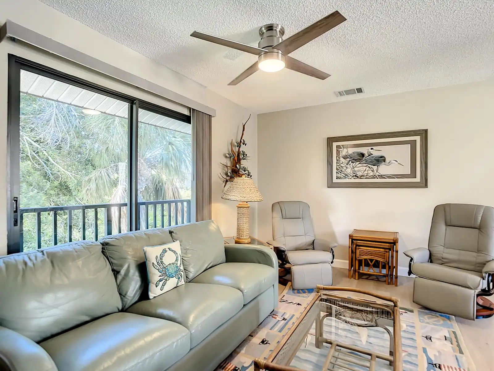 Chillax Island Condo – Beach, Bay & Pool