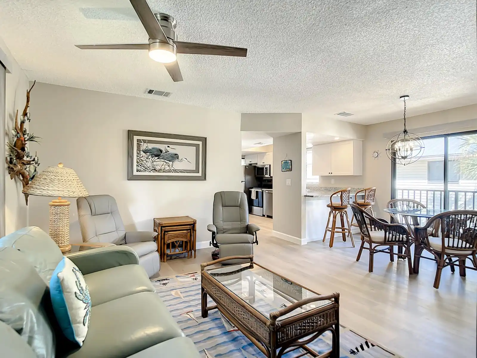 Chillax Island Condo – Beach, Bay & Pool