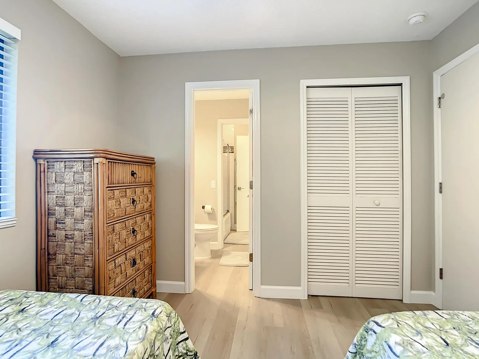 Chillax Island Condo – Beach, Bay & Pool